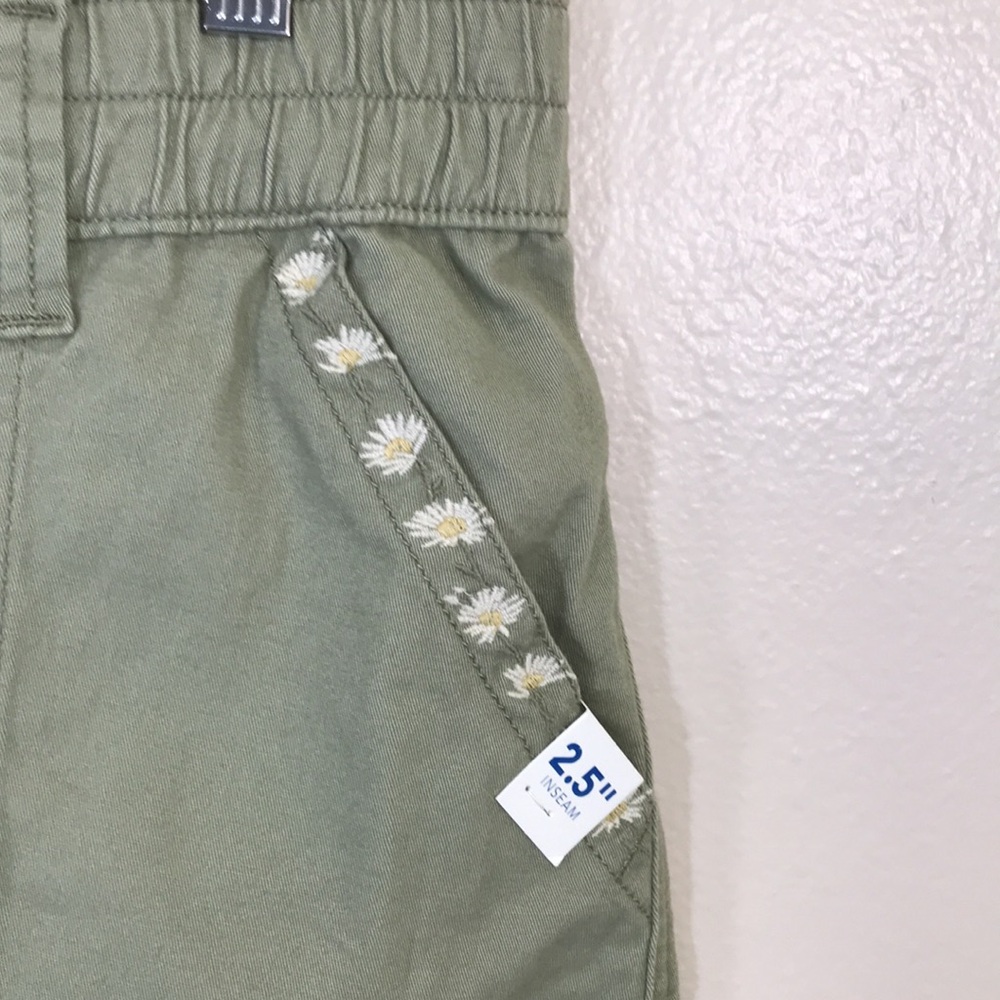 NEW Arizona High Rise Sage Daisy Short - Picture 4 of 8